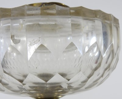 Lot 562 - A 19th century oil lamp