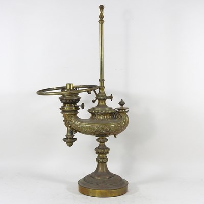 Lot 295 - A 19th century brass oil lamp