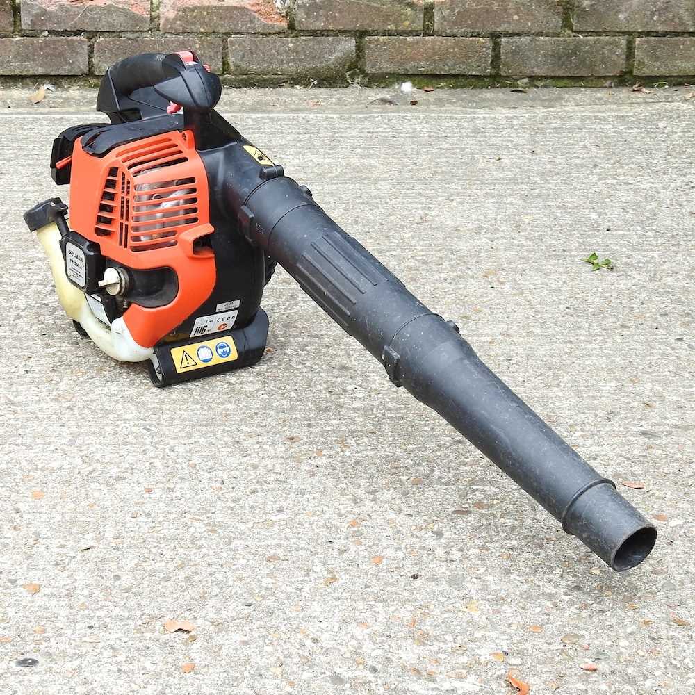 Lot 596 - A Dolmar leaf blower