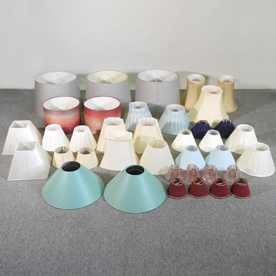 Lot 462 - A collection of lamp shades