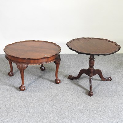 Lot 390 - A reproduction tripod table