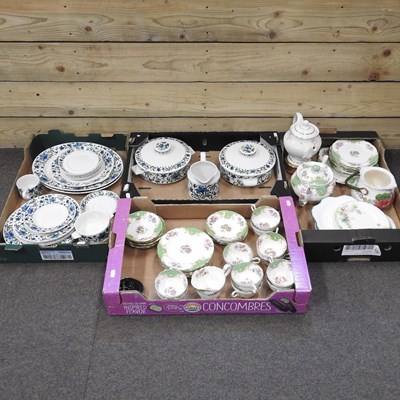 Lot 409 - A collection of tea and dinner wares