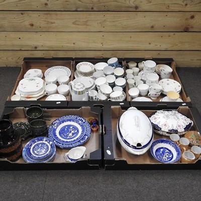 Lot 686 - A collection of china