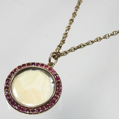Lot 66 - A Victorian pendant necklace