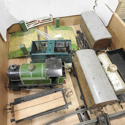 Lot 479 - A collection of O gauge vintage railway