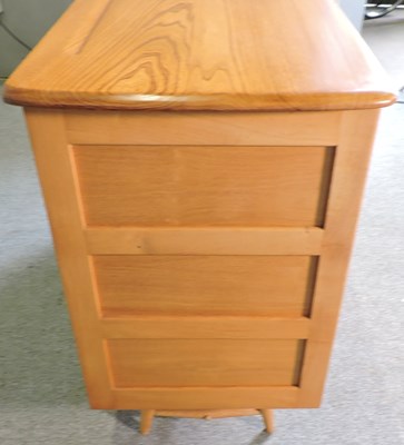 Lot 417 - A Ercol Windsor sideboard