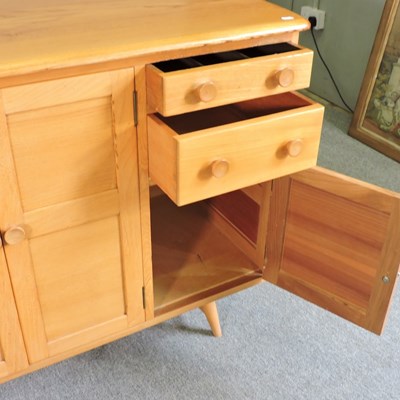 Lot 417 - A Ercol Windsor sideboard