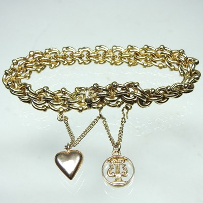 Lot 539 - A continental fancy link bracelet