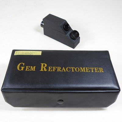 Lot 362 - A gem refractometer