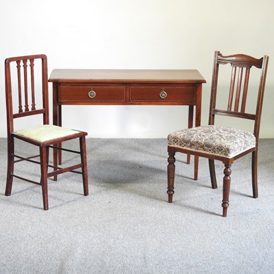 Lot 715 - An Edwardian side table and chairs