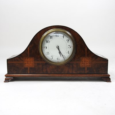 Lot 273 - An early 20th century clock