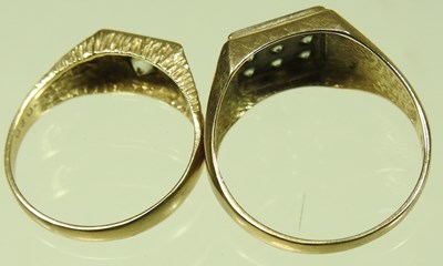 Lot 116 - A 9 carat gold signet ring