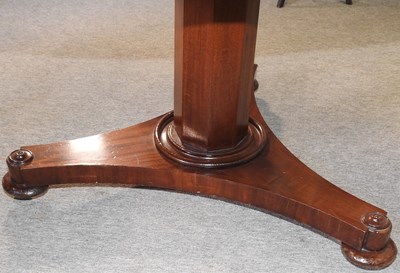 Lot 548 - A Victorian mahogany breakfast table