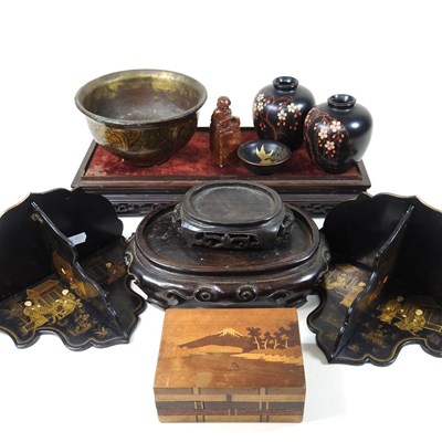 Lot 291 - A collection of oriental stands