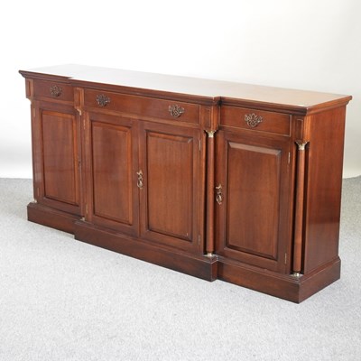 Lot 516 - A modern break front sideboard