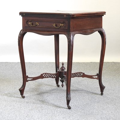 Lot 520 - An Edwardian mahogany envelope card table