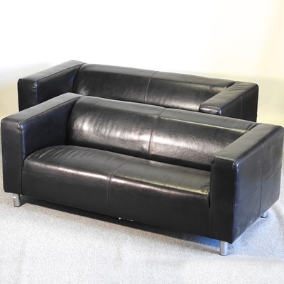 Lot 389 - A pair of modern sofas