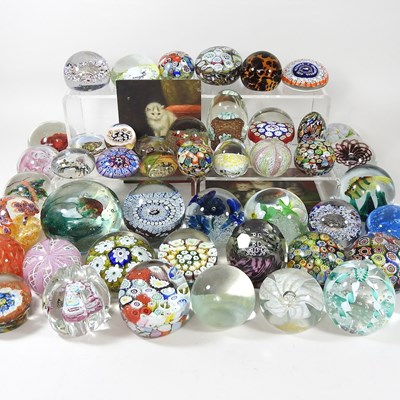 Lot 386 - A collection of Murano and other glass paperweights