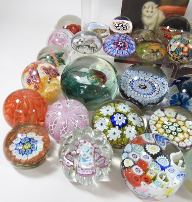 Lot 386 - A collection of Murano and other glass paperweights