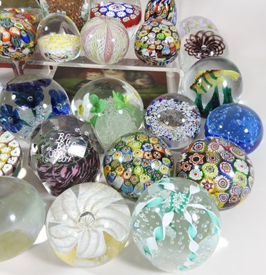 Lot 386 - A collection of Murano and other glass paperweights