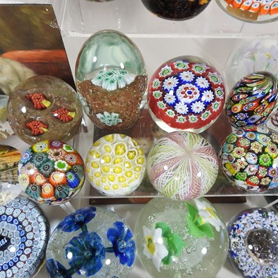 Lot 386 - A collection of Murano and other glass paperweights