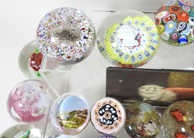 Lot 386 - A collection of Murano and other glass paperweights