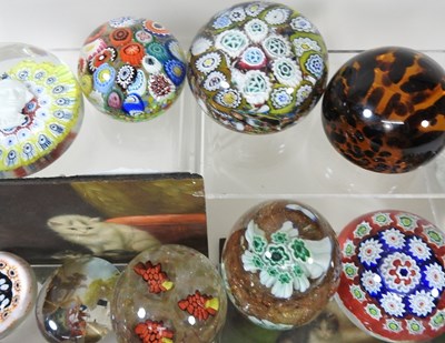 Lot 386 - A collection of Murano and other glass paperweights