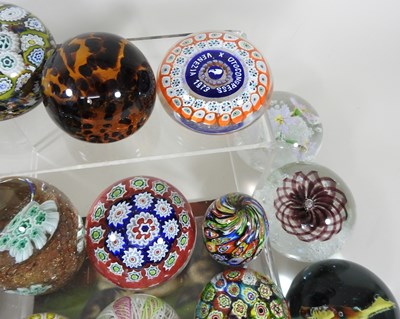 Lot 386 - A collection of Murano and other glass paperweights