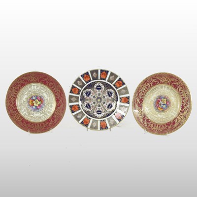 Lot 168 - A pair of Royal Worcester porcelain cabinet plates