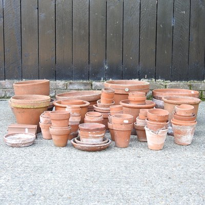 Lot 550 - Various terracotta pots