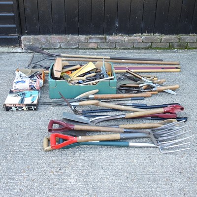 Lot 498 - A collection of tools