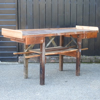 Lot 293 - A workshop work bench