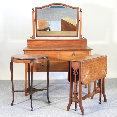 Lot 422 - An Edwardian dressing table and two others