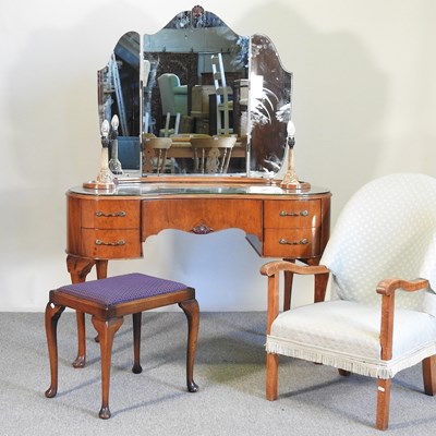 Lot 614 - A 1930's dressing table