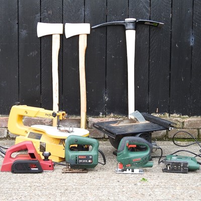 Lot 371 - A collection of tools