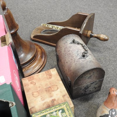 Lot 516 - Two boxes of decorative carved items and pottery