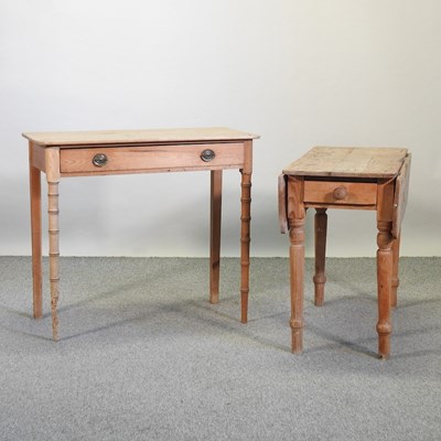 Lot 406 - A Regency pine side table