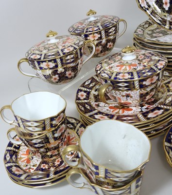 Lot 40 - A collection of Royal Crown Derby