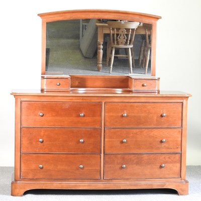 Lot 413 - A Willis & Gambier chest