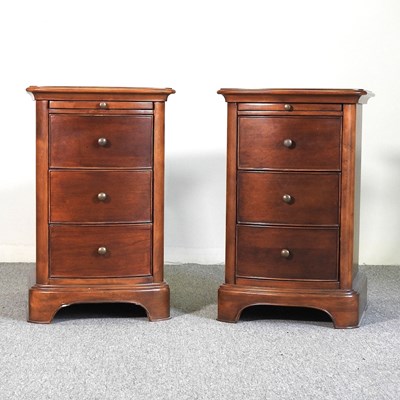 Lot 602 - A pair of Willis & Gambier cabinets