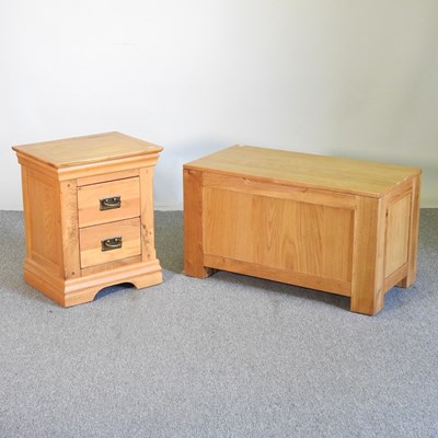 Lot 466 - A blanket box and chest