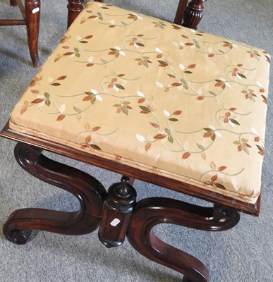 Lot 625 - A Victorian hall chair