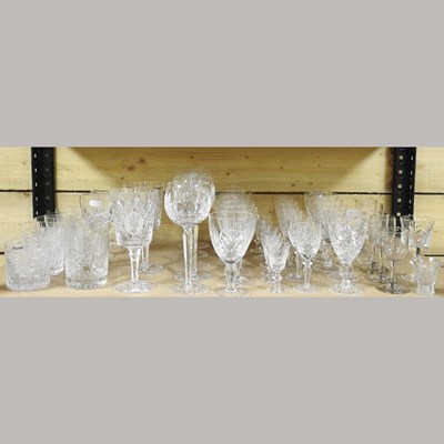 Lot 251 - A collection of glassware