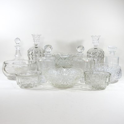 Lot 435 - A collection of glass and china