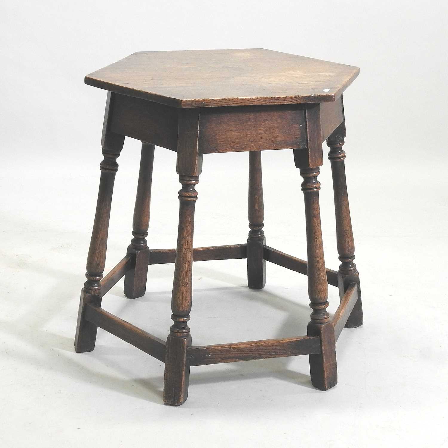 Lot 177 - An oak occasional table