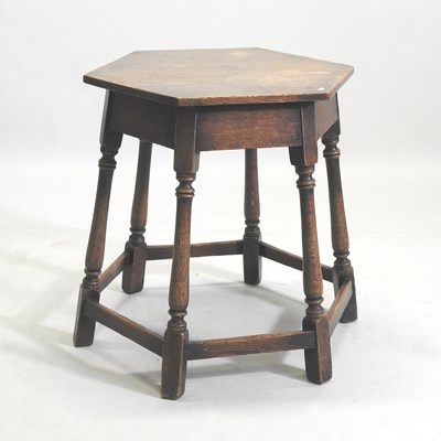Lot 177 - An oak occasional table