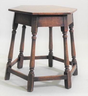 Lot 177 - An oak occasional table