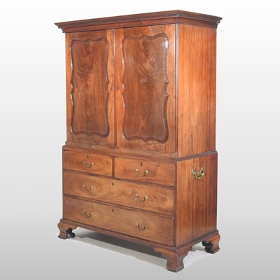 Lot 600 - A George III mahogany linen press