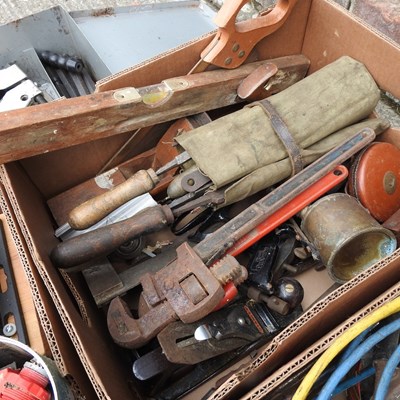 Lot 417 - A collection of tools