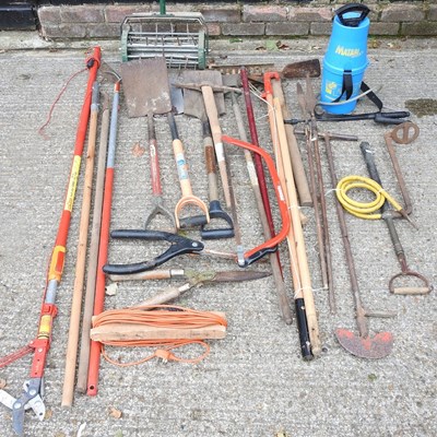 Lot 645 - A collection of garden tools